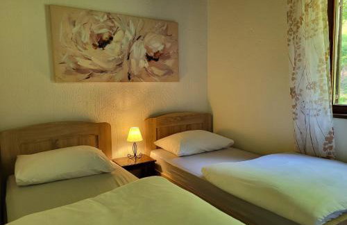 Holiday Home with Three Bedrooms and Garden - Photo 22