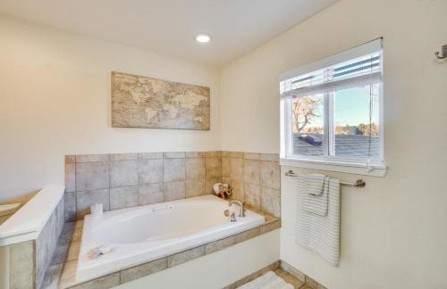 Near Red Rocks Golden Getaway with Deck! - Foto 16