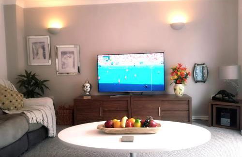 Ludlow Mews Town House with Free parking - Photo 9