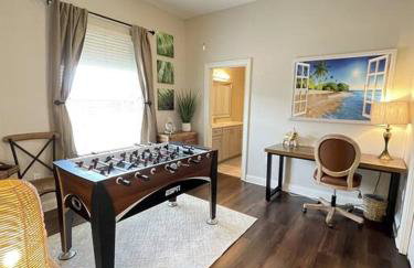 Luxury Heated Pool Home, Hot tub, King bed suite - Foto 40