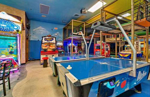 Disney World Cinderella Castle Lazy River Pool & Game Room - Foto 6