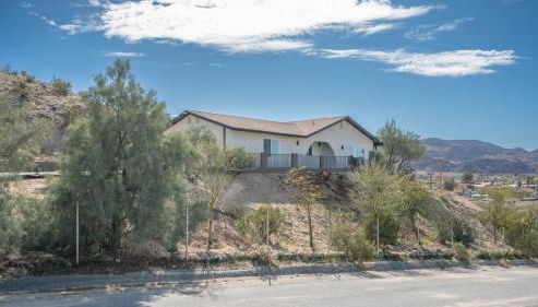 Desert Villa - EV, Hot Tub, Grill, Bar, Games, RV Parking in Twentynine Palms Downtown - Foto 2