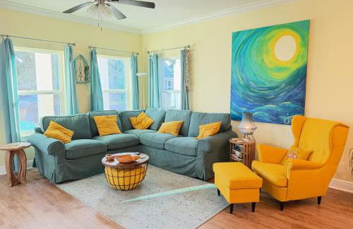 Walk Downtown, Private Parking, Short Drive to Beach & NAS - Foto 6