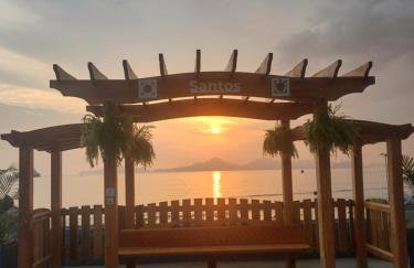 Studio completo frente à Praia do Gonzaga ( Pé na Areia ) - Foto 16