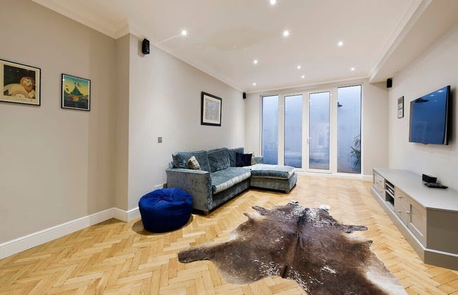 Fulham 4-bed House & Garden Near Tube - Photo 23