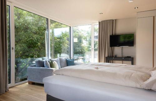 LAKESIDE LODGE - Photo 10