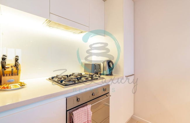 Waterfront Retreat Ocean Views Pool Balcony - Photo 12