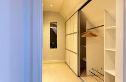 Spacious 2-Bedroom Duplex with Jacuzzi Bath and Free Gated Parking - Foto 42