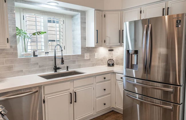 New Listing! Stylish 4 Bdrm W/pool and Game Room - Foto 14