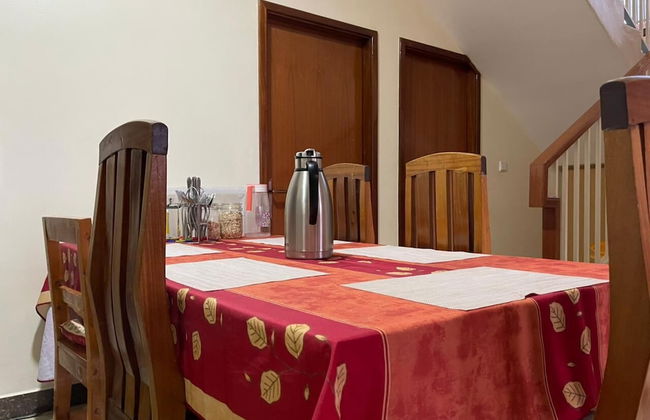 The Mugabi's Spacious Private Room - Foto 17