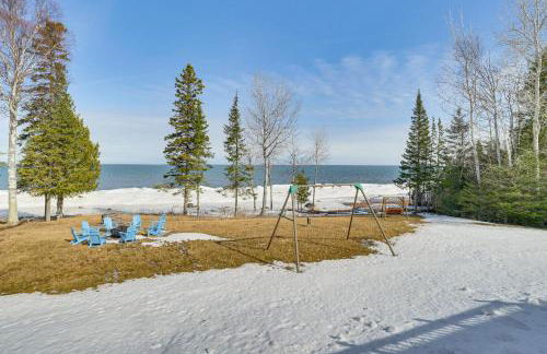 Lakefront Home with Yard and Views in Cheboygan! - Foto 25
