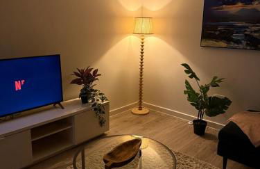 Stylish 2 bed Apartment, Rainham - Private Parking - Foto 18