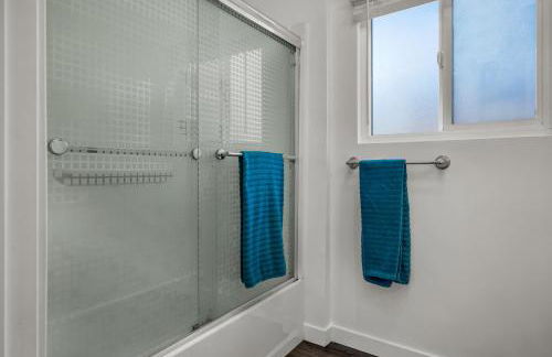 Modern 2 Levels One-Bedroom Retreat in central Location in Hollywood - Foto 9