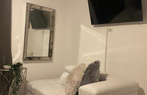 Beautiful House 7 min from Miami Airport w FREE parking - Photo 29