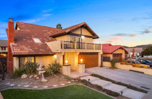 Mira Mesa Family Retreat 4BR with Balcony and Firepit - Photo 55