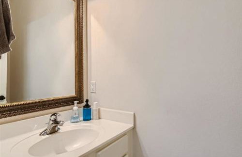 Captivating 4BR Haven with Park View near DT - Foto 20