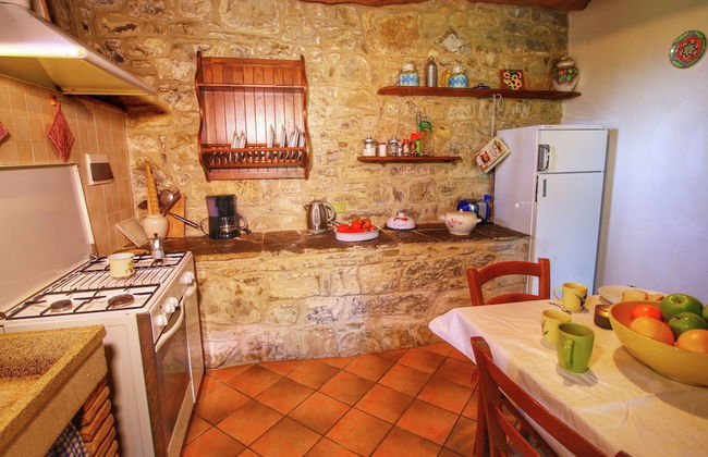 Alluring Farmhouse in Ortignano With Swimming Pool - Foto 14