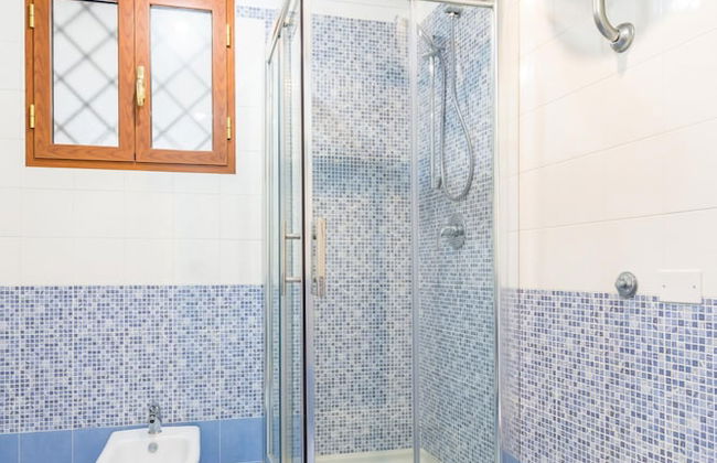 White Blue Apartment at Sanit - Foto 17