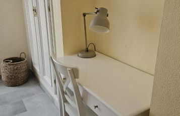 Bonito piso con jardines y piscina - Photo 23