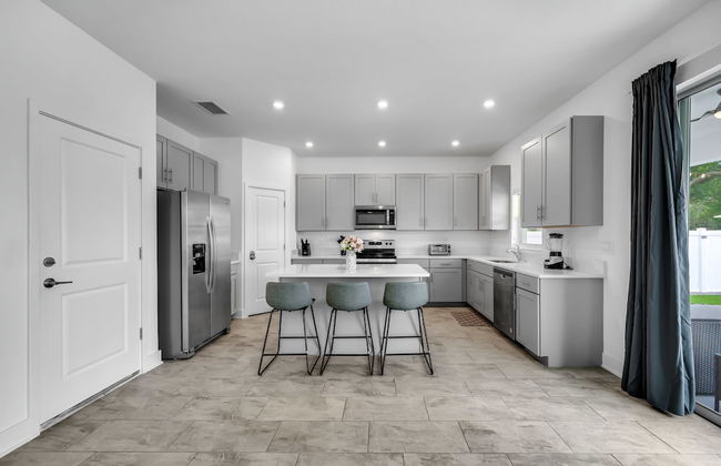 Luxury Home w Heated Pool, Gym, Playground & More! - Foto 20