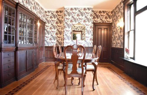 Historic Manor Overlooking Park - Foto 6