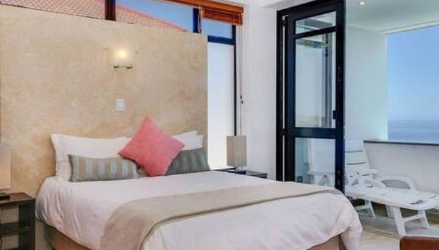 Secure Camps Bay Apartment w Pool Views Bali C - Foto 3, Habitación