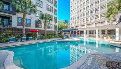 Luxury 1BR Resort Stay with WiFi, Pool, and Desk near Med Center and NRG - Foto 3