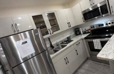 Queens Cozy Condo Near Downtown Airport - Photo 3