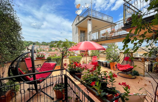 Central Spoleto Apartment With Large Sunny Terrace With Views - Photo 30