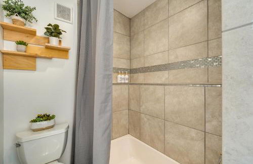 Modern Meadow Vista Vacation Home with Spacious Deck - Photo 14