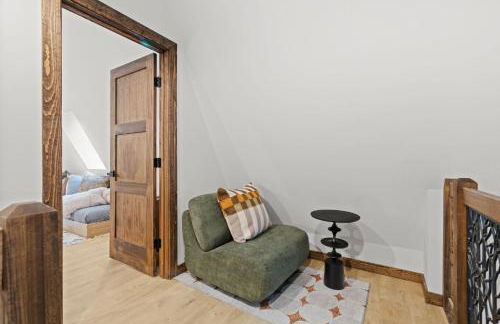 Hot Tub Sauna Spacious Backyard Luxury - Photo 24