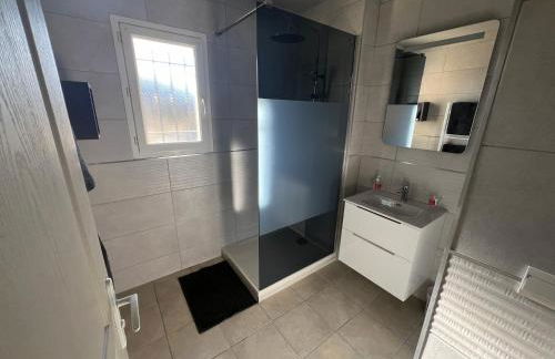 Villa en Provence 2 T3 jardin clos et SPA - Foto 13