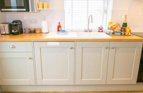 Haven Hideaway Beautiful Lymington Studio Apartment with Garden near The New Forest - Foto 16