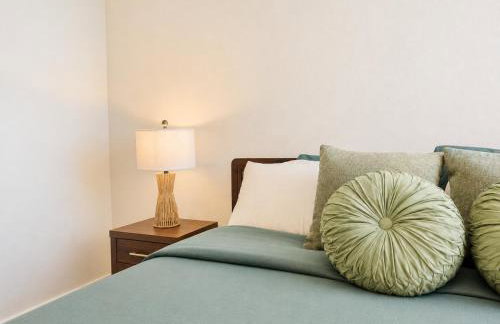 Upscale Escape 10 Min from Disneyland With Pool & Gym - Foto 63