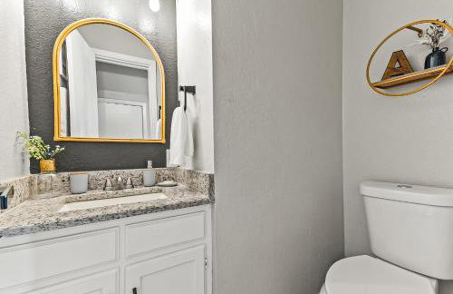 Stylish & Comfy Downtown Gem Irving Parking - Foto 14