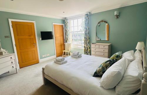 5 Bed Luxury Townhouse with Hot Tub, Rooftop Terrace, Perfect for Groups, Near Cruise Terminal - Foto 32