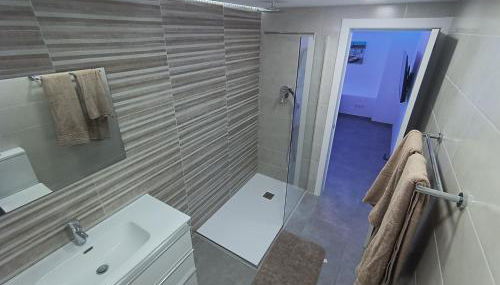 VIP Poolsuite Calafell - Foto 4, towels, Shower