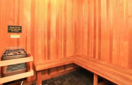 LALAs House- 1br with Free Parking, Pool and Sauna - Foto 9