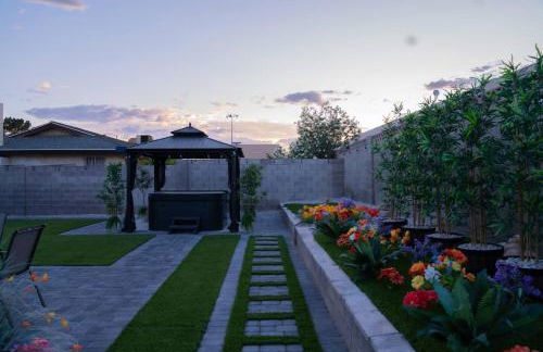 Enchanting Garden with Luxe Jacuzzi Spacious Yard - Foto 43