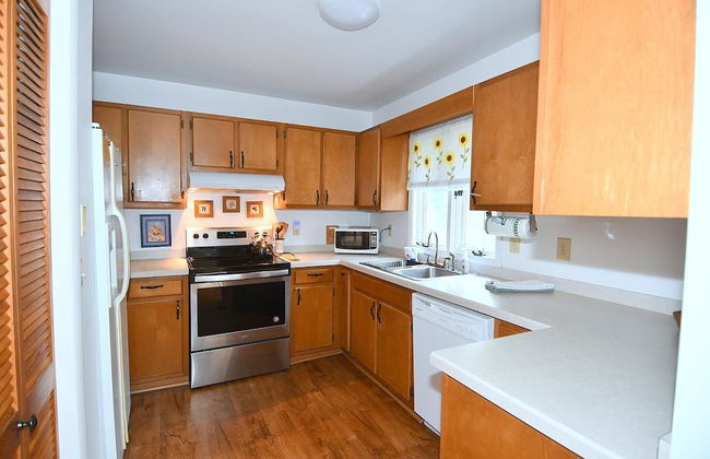 Serendipity - Large 5BR With a Hot Tub - Photo 11