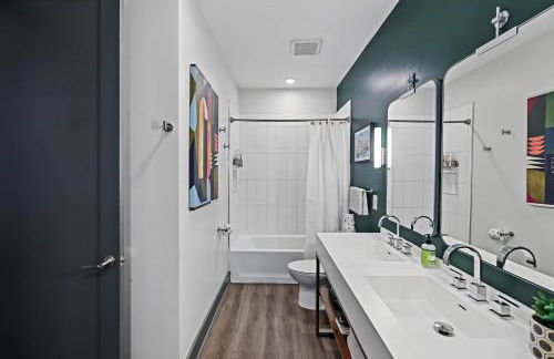 Modern Condo for 6 with Rooftop & Gym Near DT - Foto 16