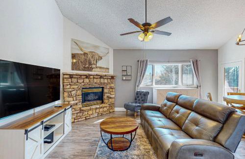 Near Hiking and Biking! Flagstaff Condo with Grill - Foto 2