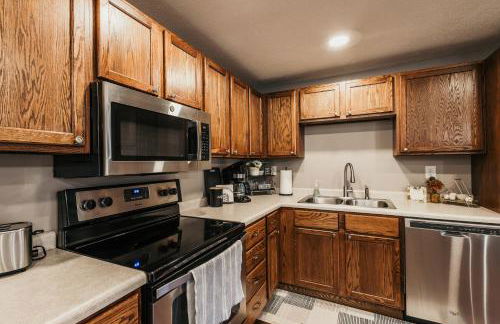 Indoor Hot-Tub! Spacious & Updated MQT Township Home! - Photo 26