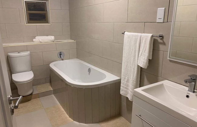 Executive 3 Bedrooms Fully Furnished Apartment Close to Amenities - Foto 7