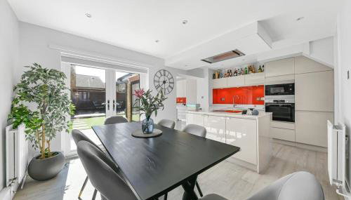 Spacious and Elegant Home with a Beautiful Garden - Foto 2