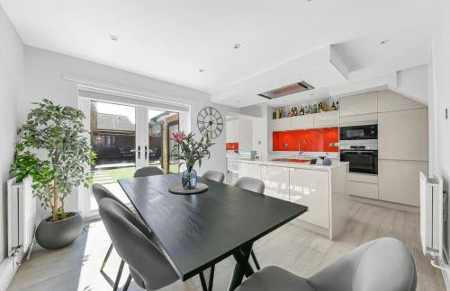 Spacious and Elegant Home with a Beautiful Garden - Foto 2