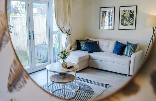 Liverpool-Halewood-Speke - NR Airport & JLR - Sleeps 8 - 5 Beds 1 sofabed 2 Bath Driveway Parking - Docks - Short 2 Long Stays - by Samina, ARZ Stays - Foto 12