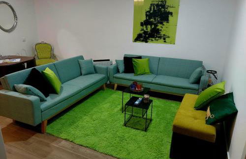 Apartamento completo distancia 350m Chamartin - Photo 2