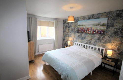 3 Bed Detached - Sleeps 5 - Private Garden & Parking Plus Garage - Quiet Cul De Sac Location - Dog Friendly - Fast Wifi - Close to Motorway Access - Foto 20