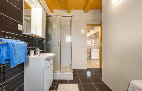 Gorgeous Home In Visnjan With Wifi - Photo 29